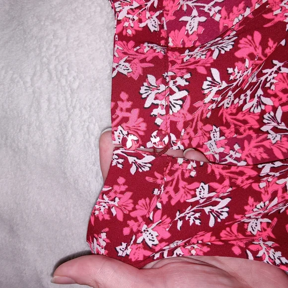 Express Red and White Floral Top - Picture 5 of 16